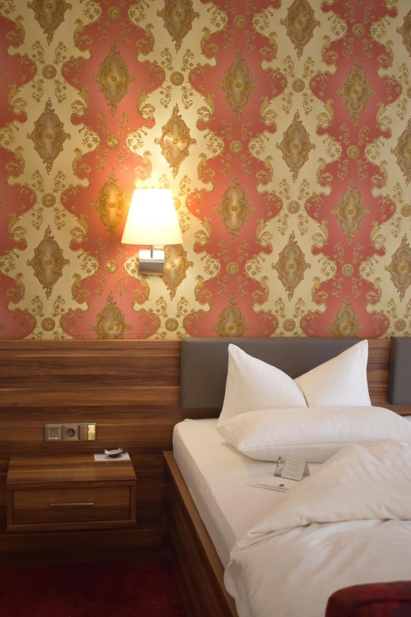 Akzent Hotel Goldner Hirsch Каменц Екстер'єр фото