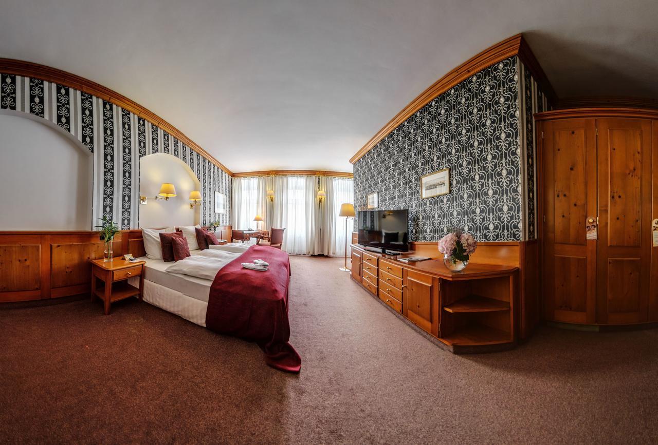 Akzent Hotel Goldner Hirsch Каменц Екстер'єр фото