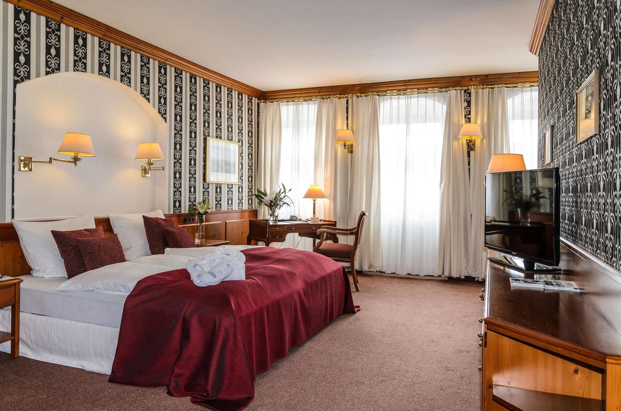 Akzent Hotel Goldner Hirsch Каменц Екстер'єр фото