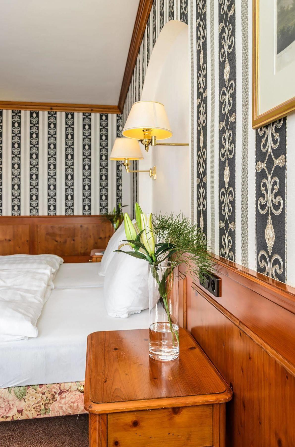 Akzent Hotel Goldner Hirsch Каменц Екстер'єр фото