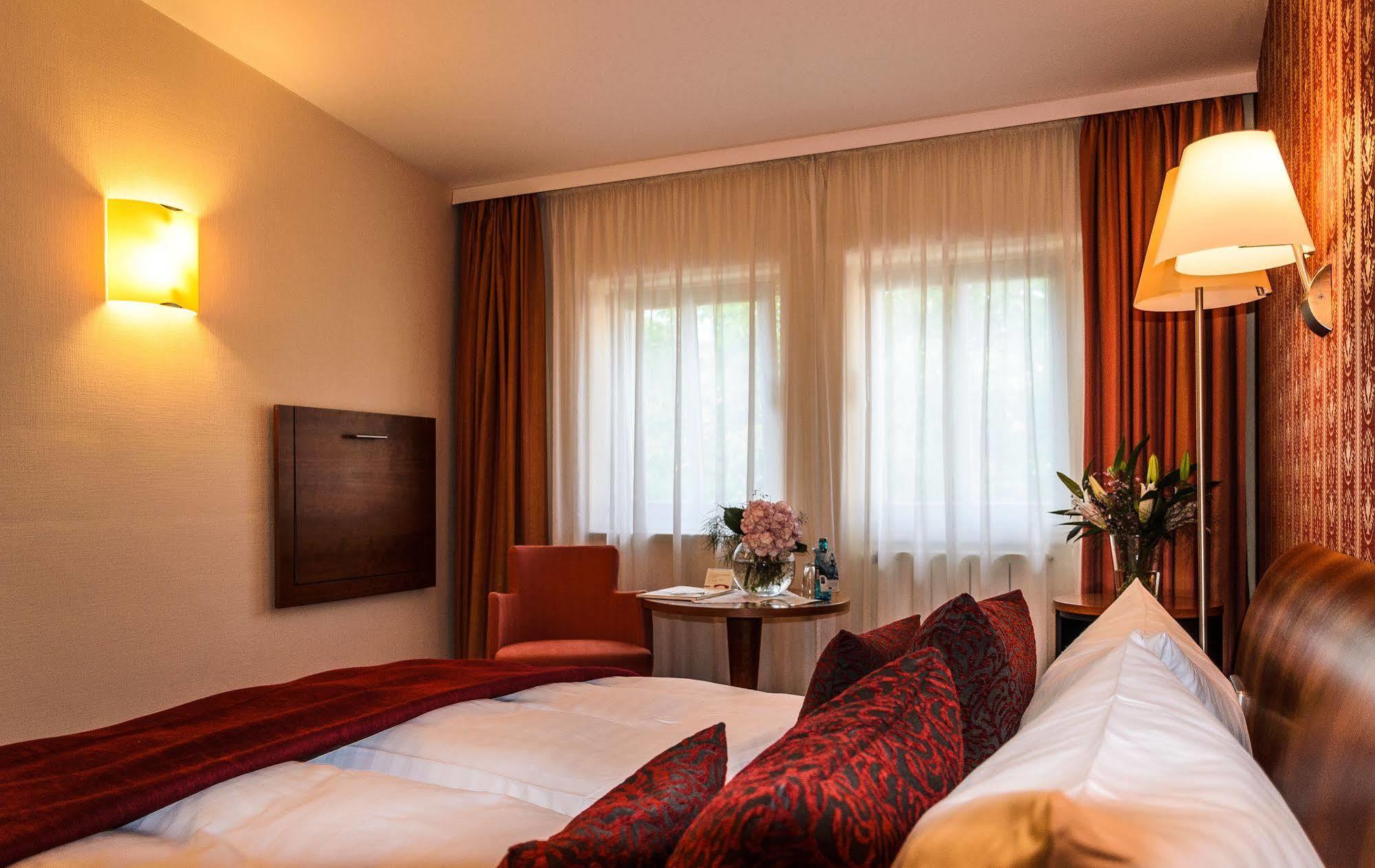 Akzent Hotel Goldner Hirsch Каменц Екстер'єр фото