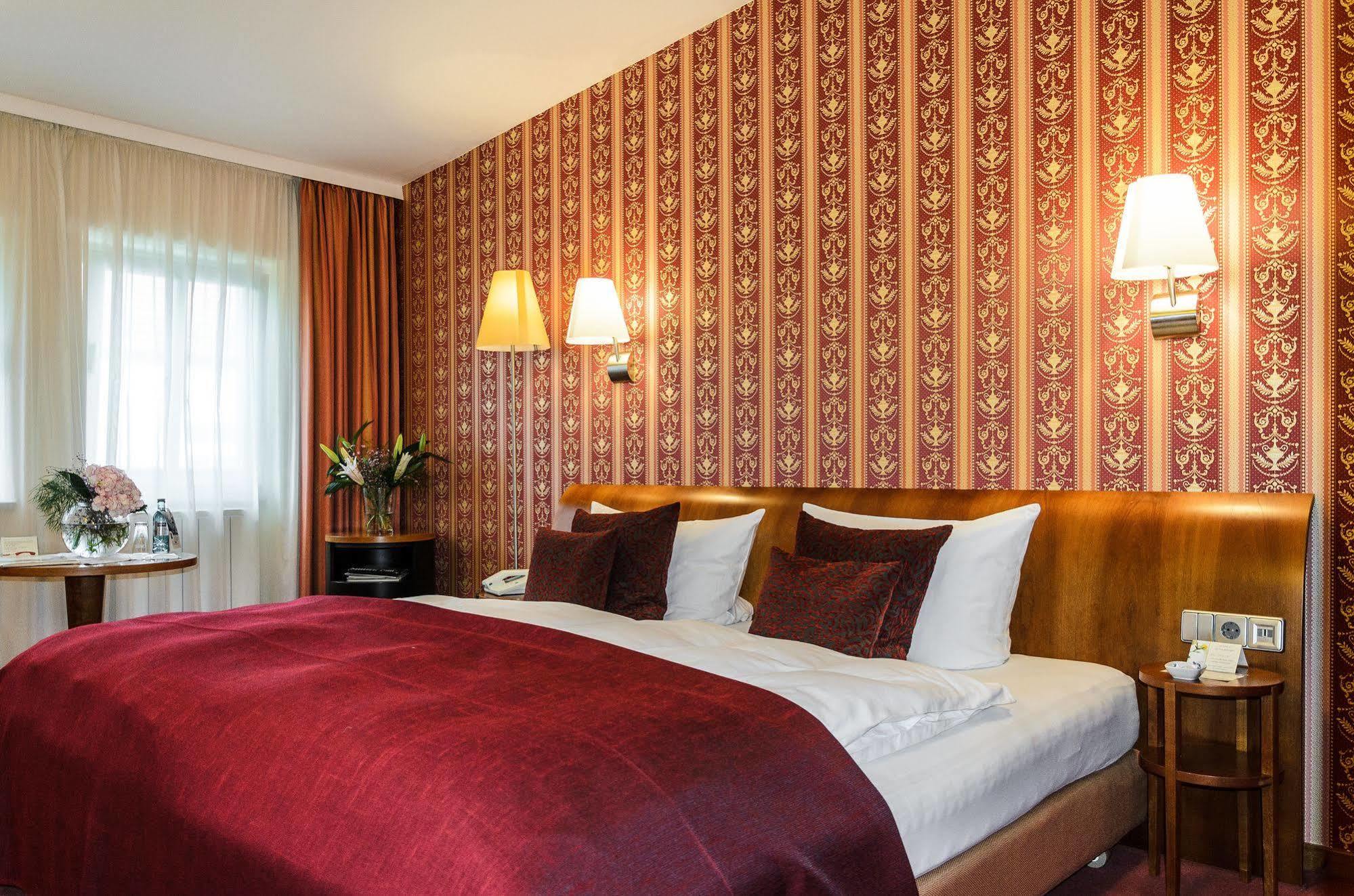 Akzent Hotel Goldner Hirsch Каменц Екстер'єр фото