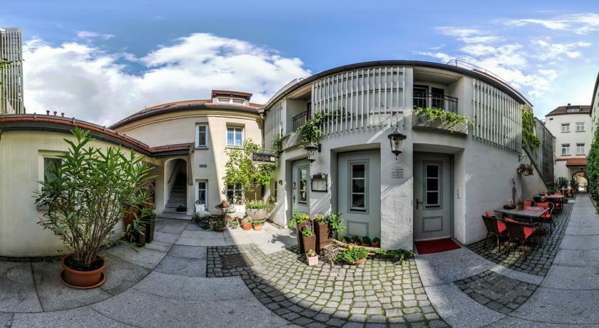 Akzent Hotel Goldner Hirsch Каменц Екстер'єр фото